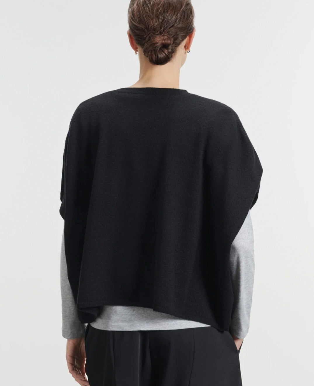 MAJESTIC FILATURES Black V-Neck Cashmere Top