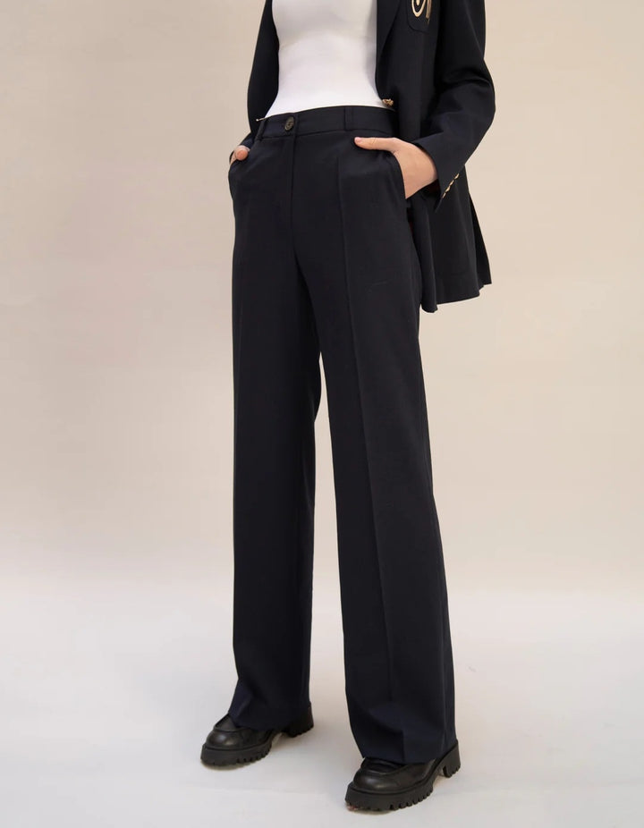 Été Comme Hiver Paris Riviera Tailored Pant In Black