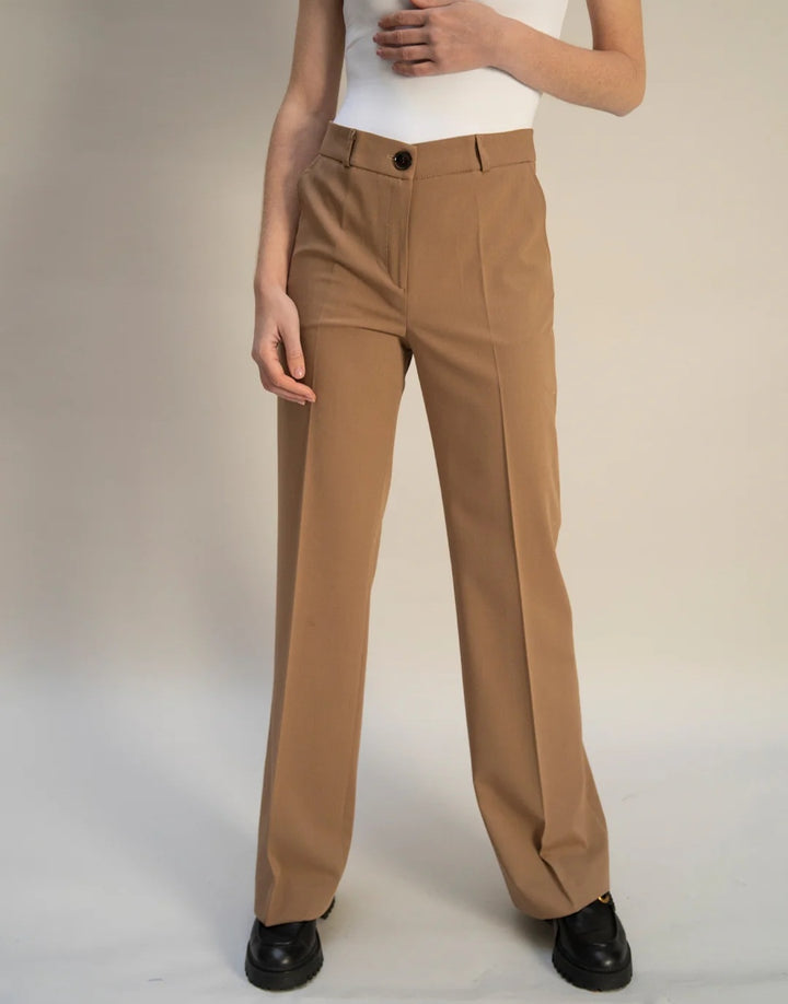 Été Comme Hiver Paris Riviera Tailored Pant In Camel