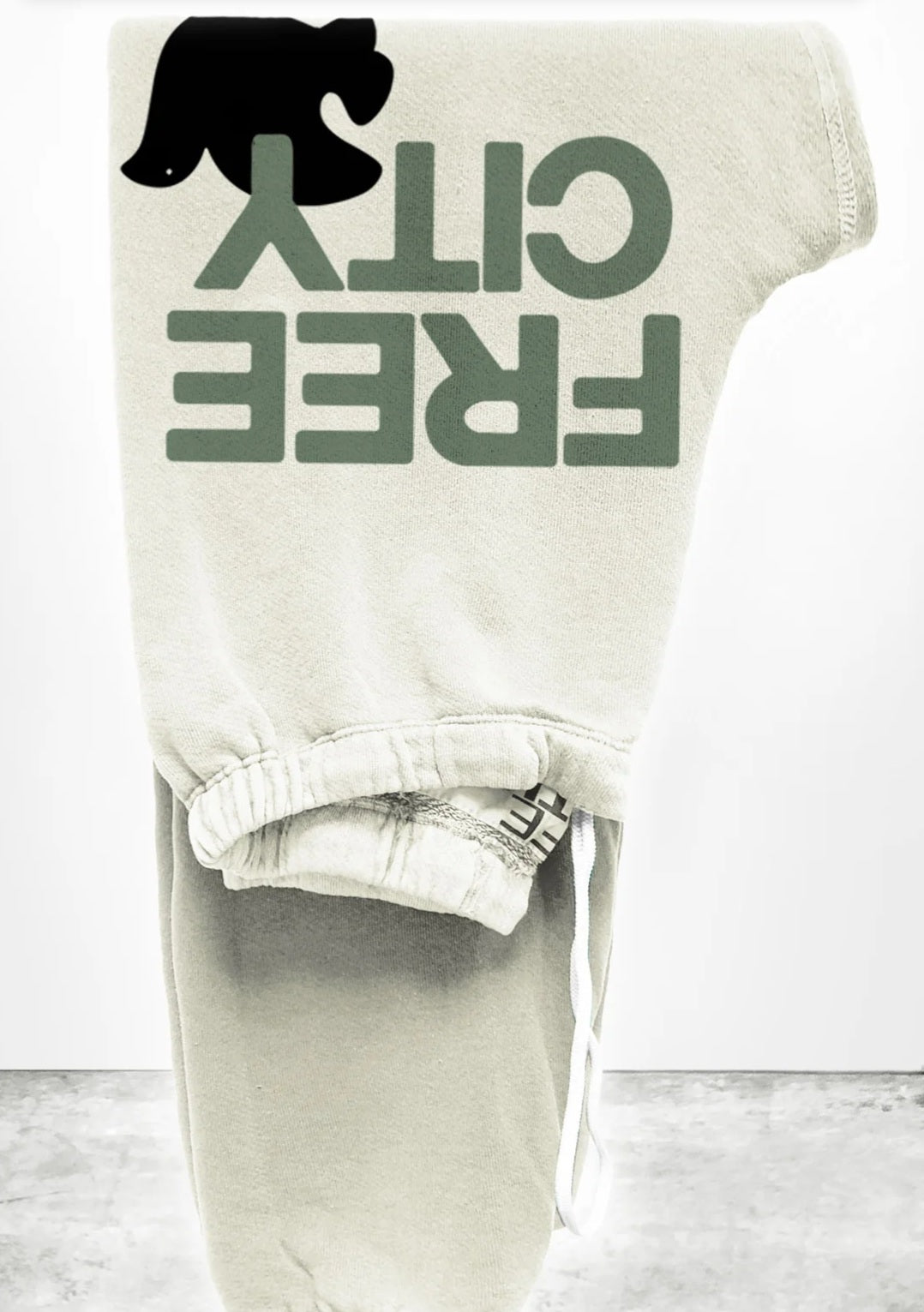 FREECITY sweatpant - creamy/army