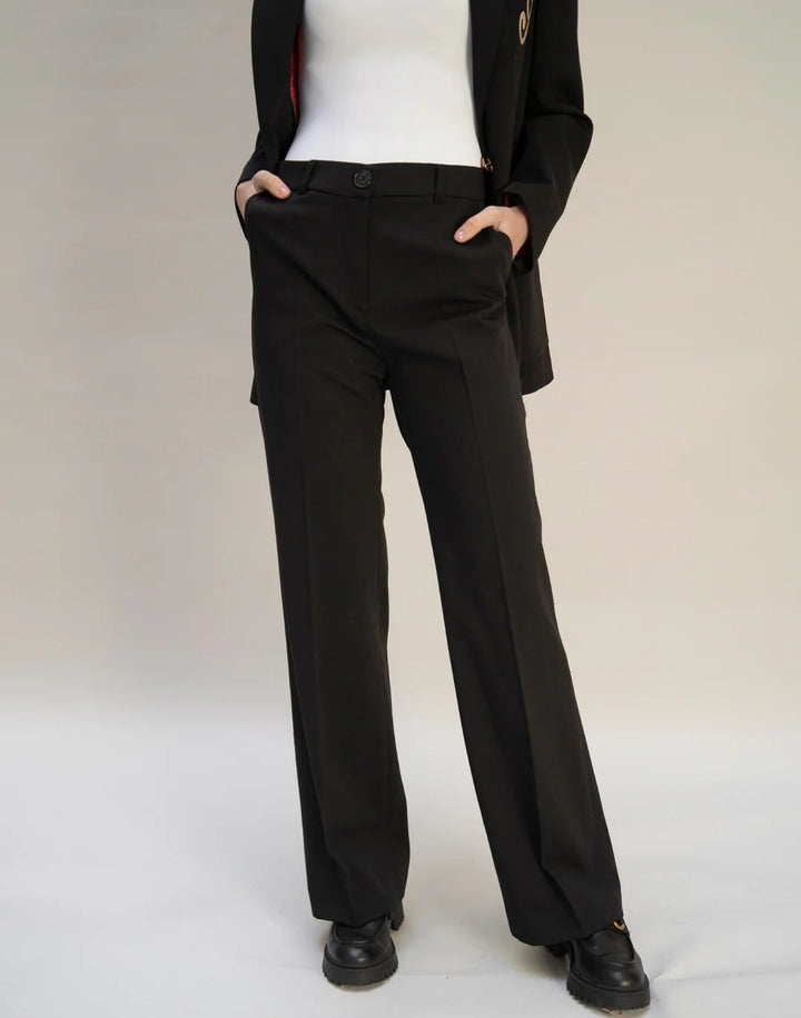 Été Comme Hiver Paris Riviera Tailored Pant In Black