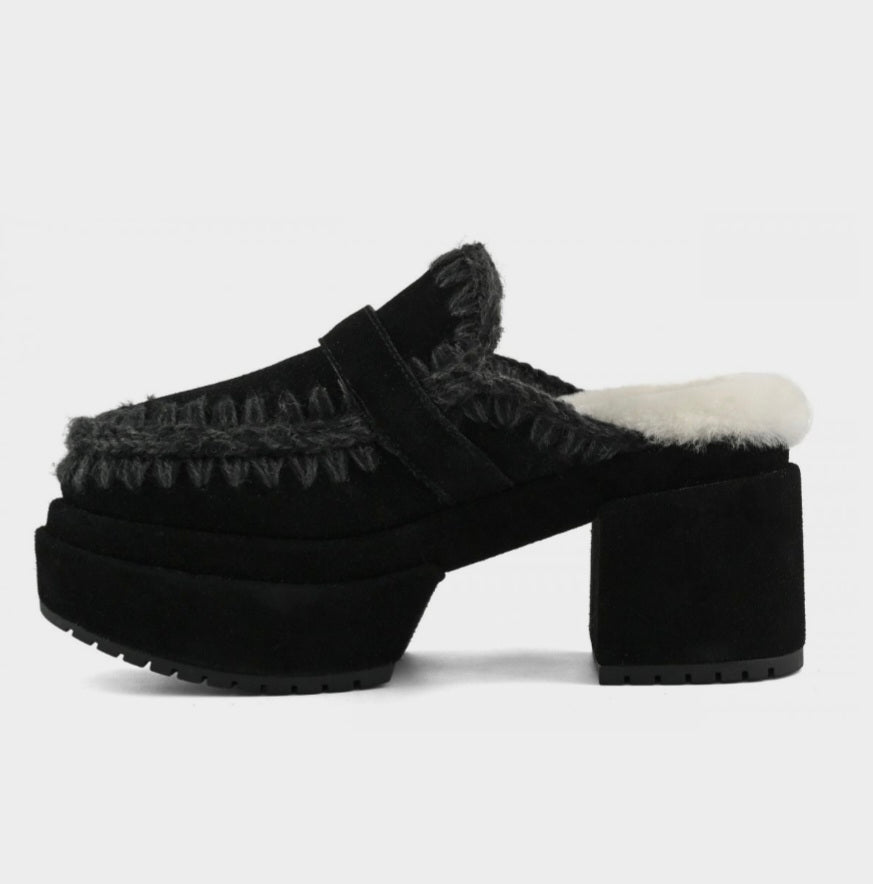 MOU Platform Clog Buckle Strap
Black