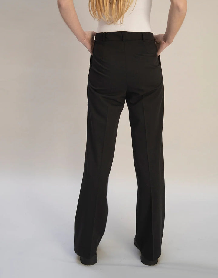Été Comme Hiver Paris Riviera Tailored Pant In Black