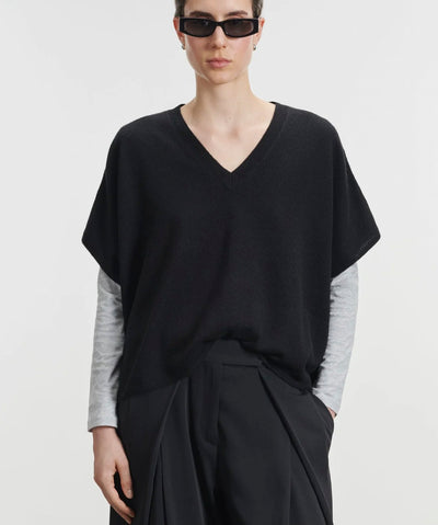 MAJESTIC FILATURES Black V-Neck Cashmere Top