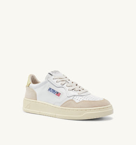 AUTRY Medalist Low Sneakers In White And Suede