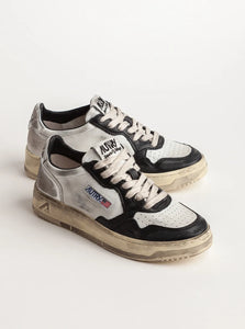 AUTRY  Men Sizes Super Vintage Medalist Low Sneakers In White, Dark Grey And Black Leather