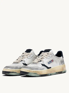 AUTRY Super Vintage Medalist Low Sneakers In White, Space And Silver Leather