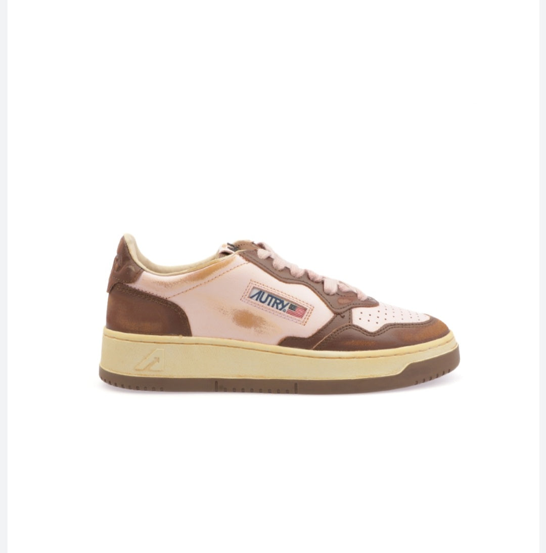 AUTRY
MEDALIST LOW SUPER VINTAGE SNEAKERS IN PINK  / BROWN LEATHER