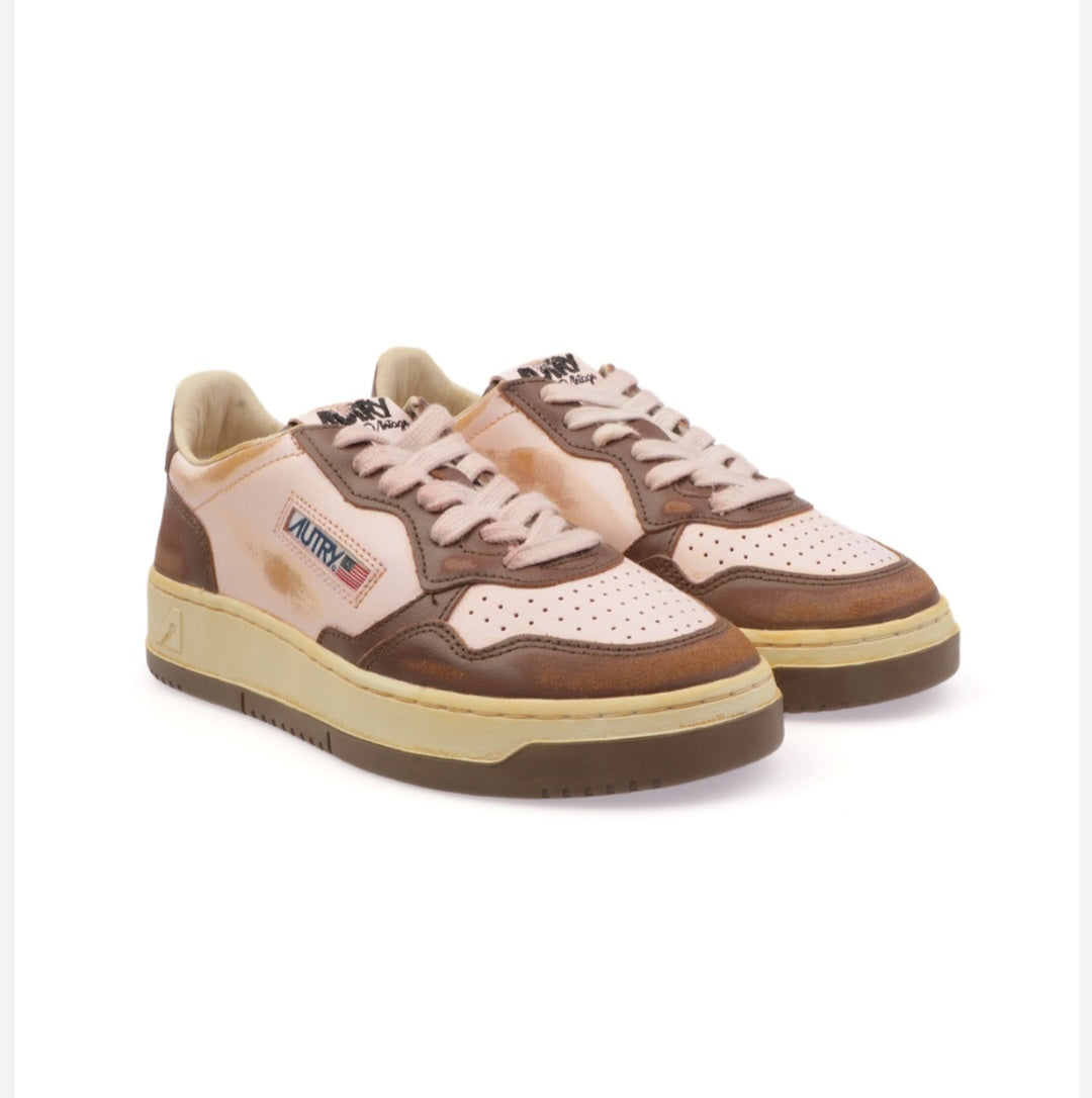 AUTRY
MEDALIST LOW SUPER VINTAGE SNEAKERS IN PINK  / BROWN LEATHER