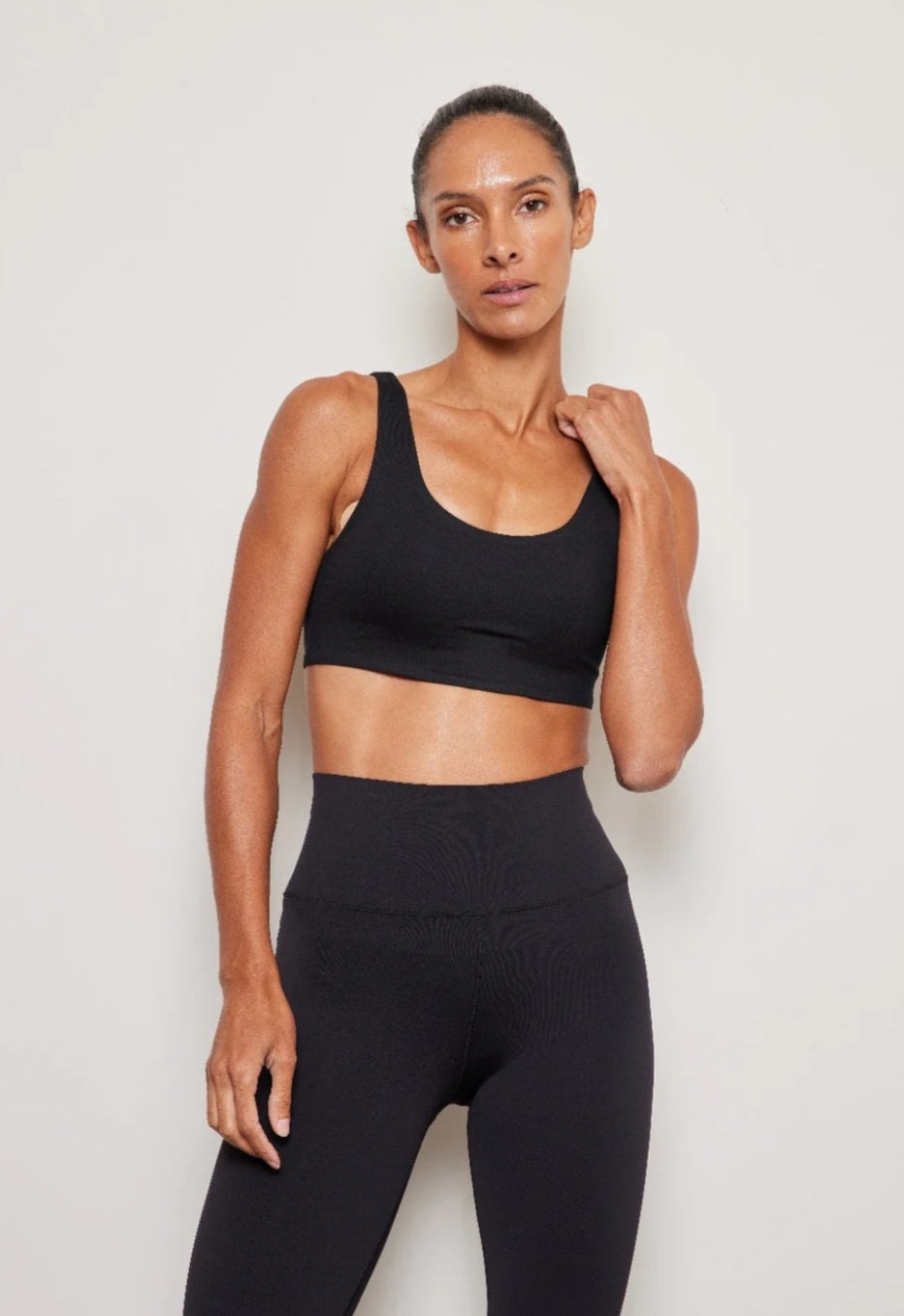 ULTRACOR Brushed Aura Scoop Neck Bra In Black