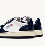 AUTRY Medalist Low Sneakers In White and Blue