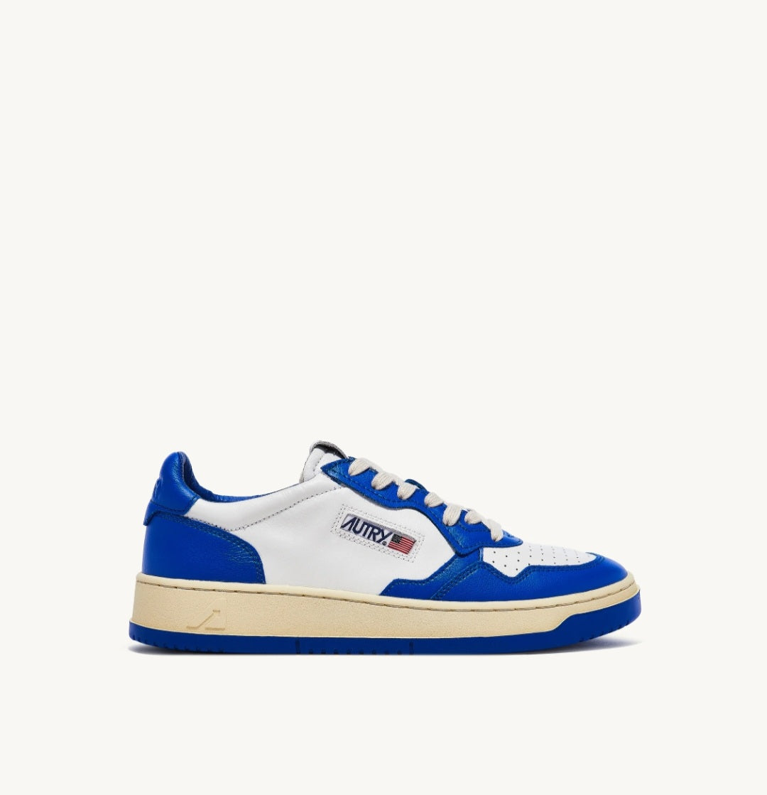 AUTRY Men Sizes Medalist Low Sneakers In Leather Royal Blue and White