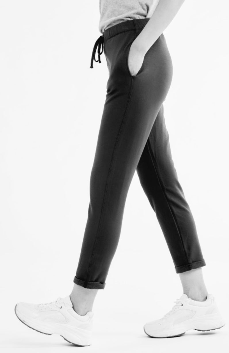 MAJESTIC FILATURES Pants in Viscose / Elastane In Black