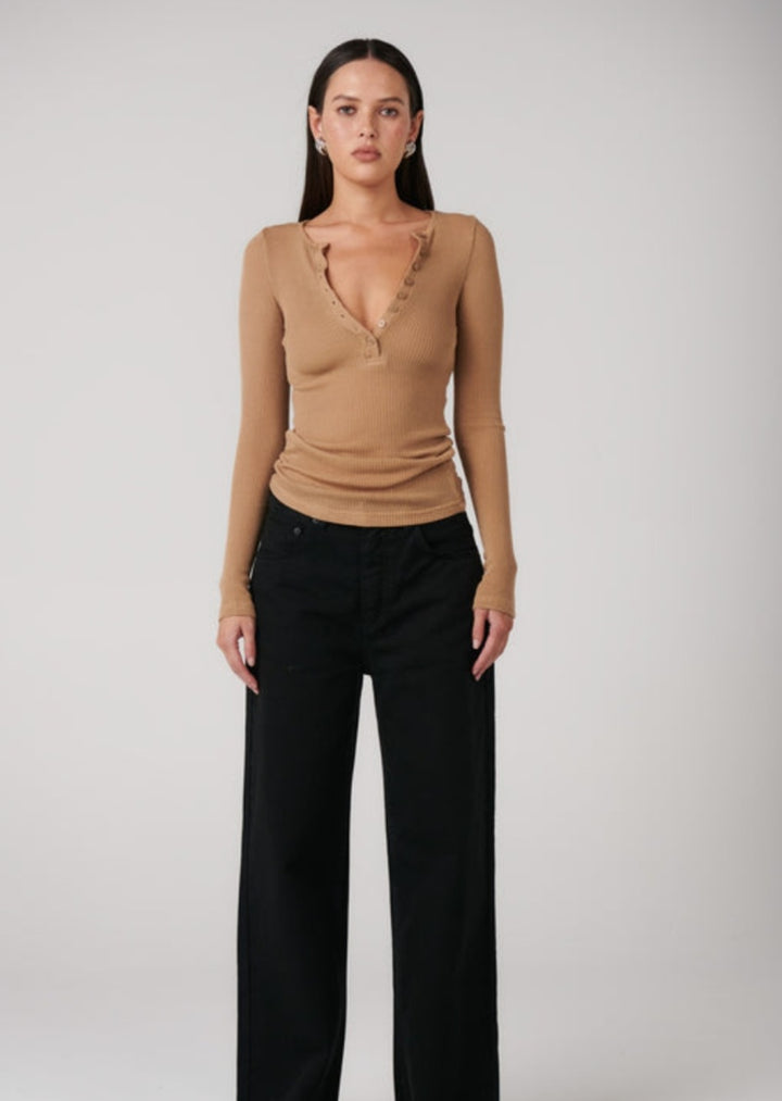 BAYSE XAVIER BUTTON TOP - LATTE