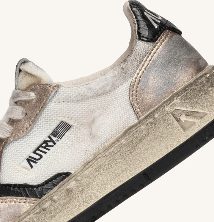 AUTRY MEDALIST LOW SUPER VINTAGE SNEAKERS IN WHITE MESH, GOLD SUEDE AND BLACK LEATHER