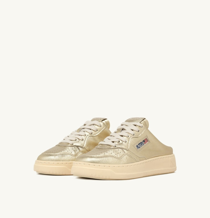 AUTRY MEDALIST MULE SNEAKERS IN GOLD NAPA LEATHER