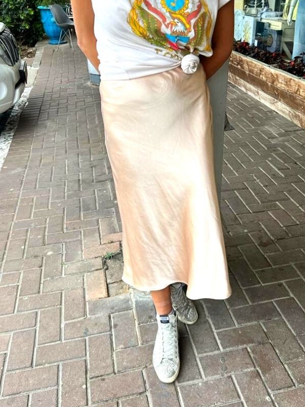 ÉTOILE Satin Midi Skirt In Champagne