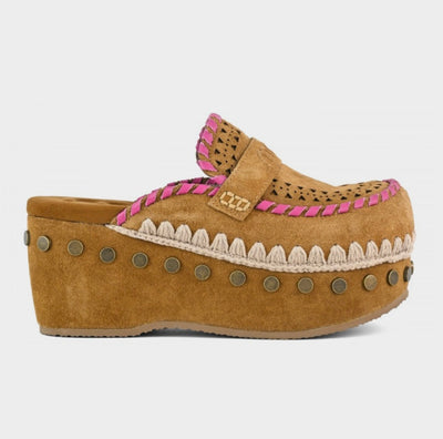 MOU Clog Leather Overstitching
Congac / Antique Gold Buckle