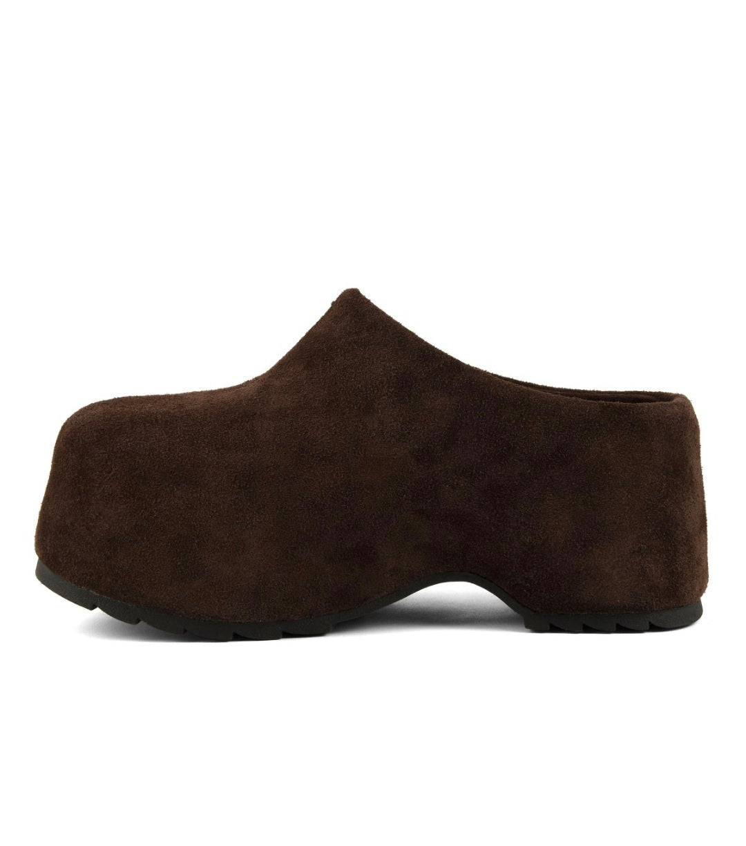 COLORS OF CALIFORNIA SIERRA
Suede leather clog Chocolate