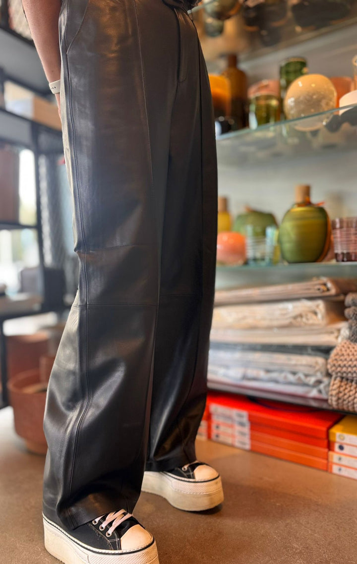 INTERDEE Black Elegant Leather Pant