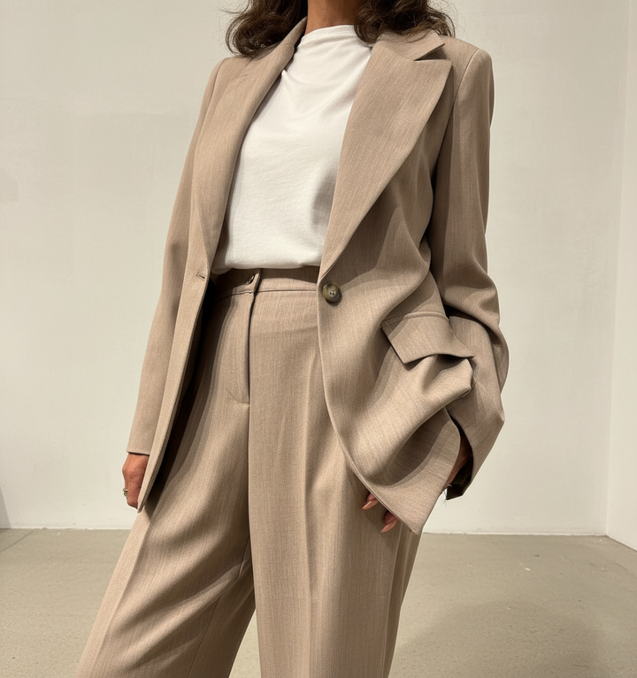 STUDIO PARISIEN Tailored Blazer Beige