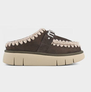 MOU Bounce clog metal logo In Mocha