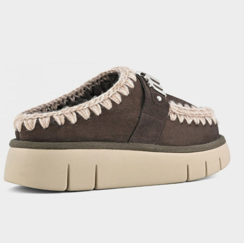 MOU Bounce clog metal logo In Mocha