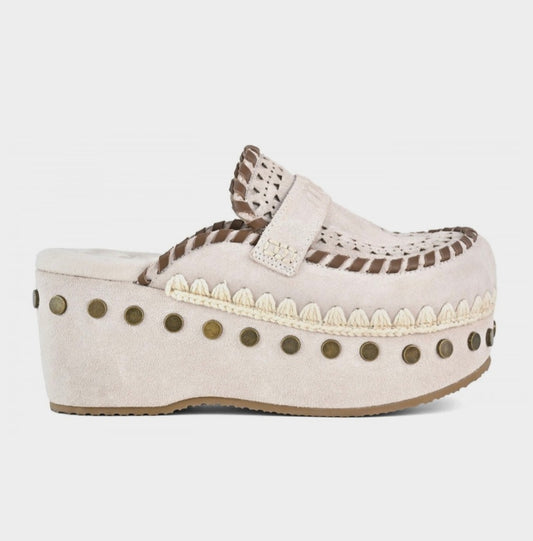 MOU Clog Leather Overstitching
Chalk Suede / Raffia Natural