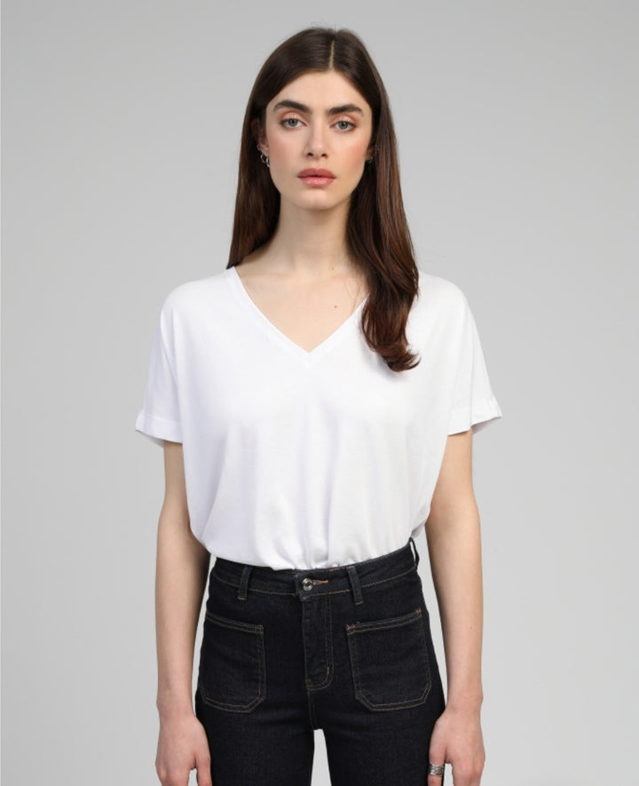 ANGE V NECK T-SHIRT IN WHITE