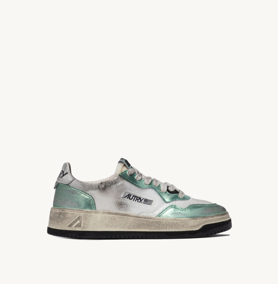 AUTRY
MEDALIST LOW SUPER VINTAGE SNEAKERS IN WHITE MESH, PASTEL GREEN SUEDE AND WHITE LEATHER