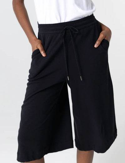 MAJESTIC FILATURES Bermuda Pant Black