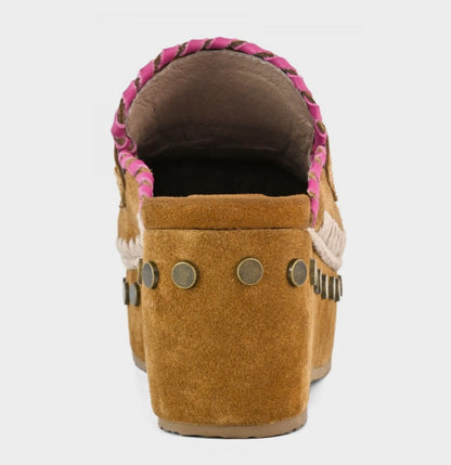 MOU Clog Leather Overstitching
Congac / Antique Gold Buckle