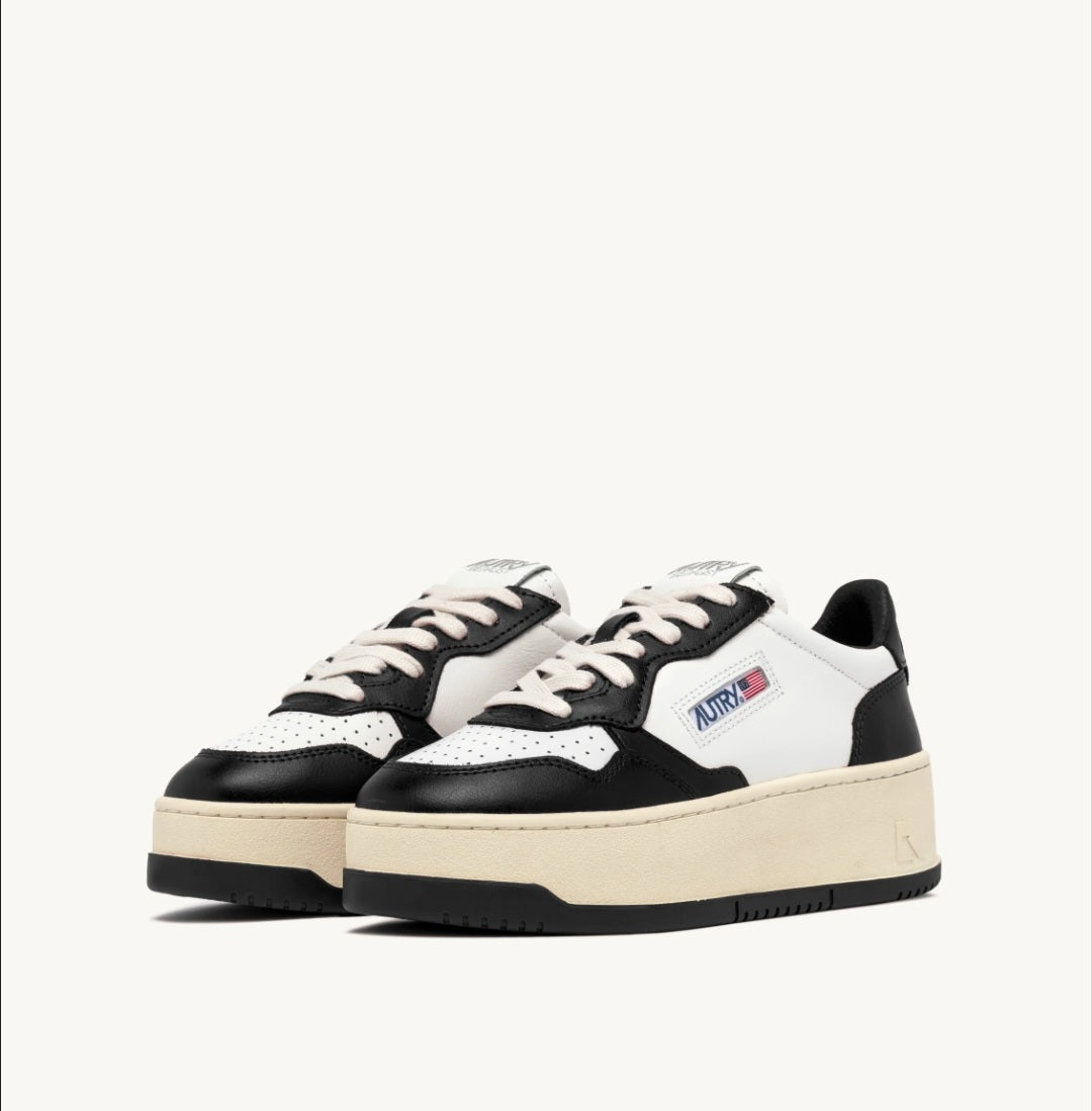 AUTRY MEDALIST PLATFORM SNEAKERS IN WHITE AND BLACK LEATHER