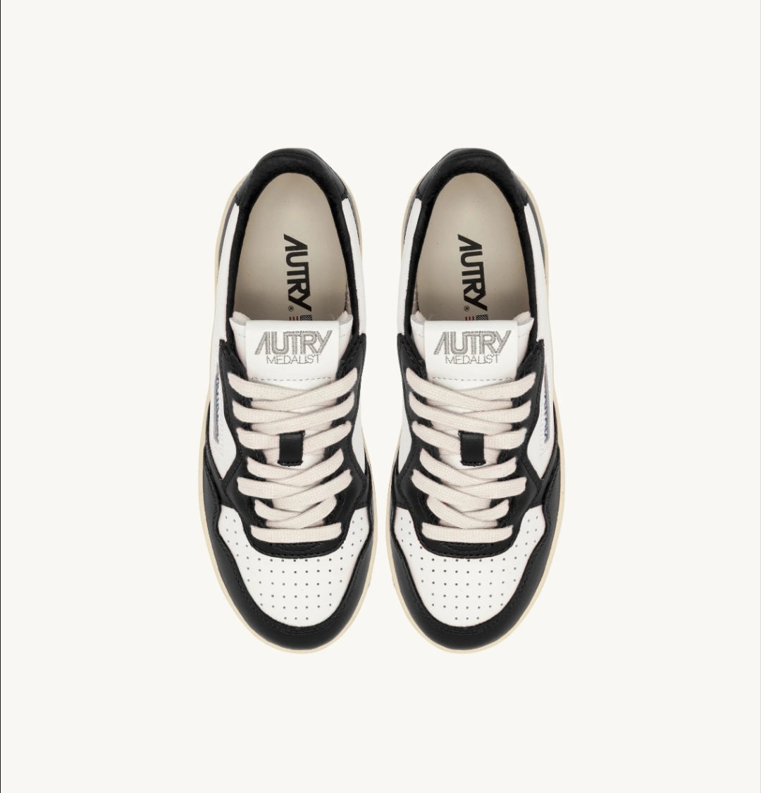 AUTRY MEDALIST PLATFORM SNEAKERS IN WHITE AND BLACK LEATHER