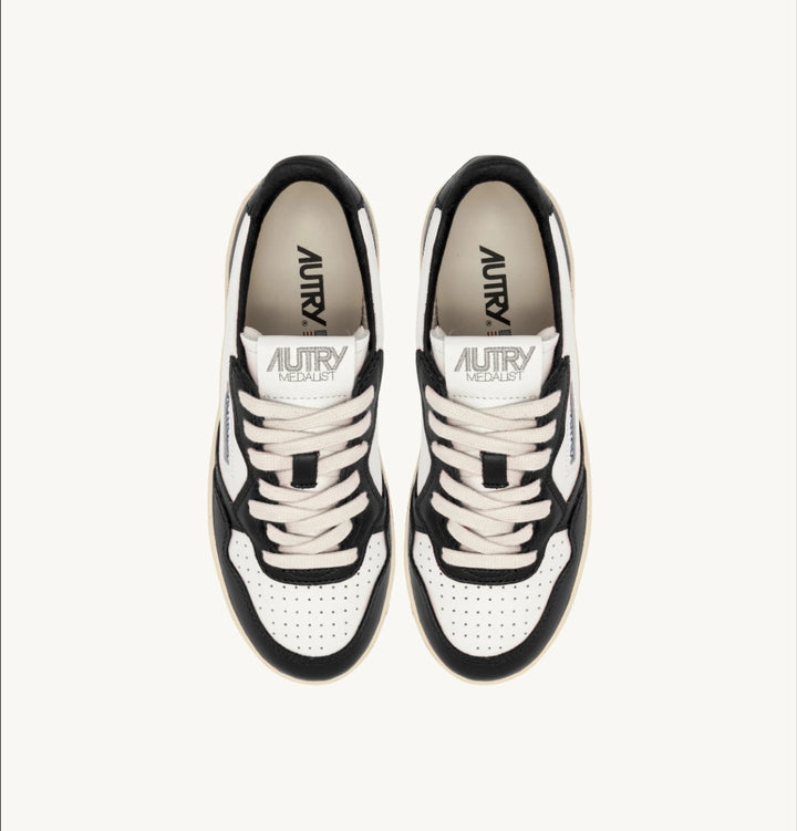 AUTRY MEDALIST PLATFORM SNEAKERS IN WHITE AND BLACK LEATHER