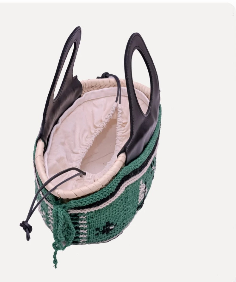 ENTRUDO Caxinas - mini embroidered basket in green