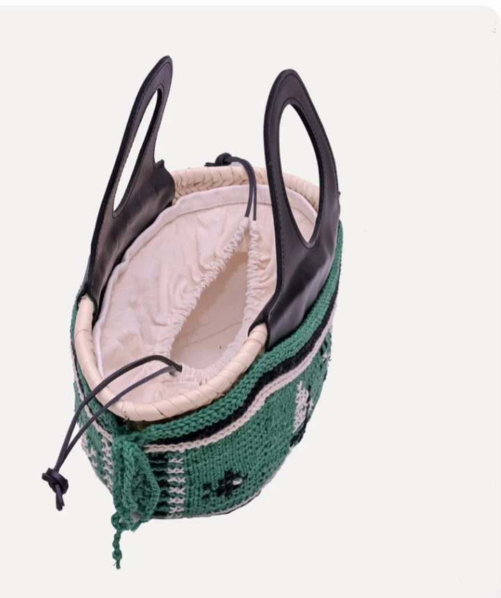 ENTRUDO Caxinas - mini embroidered basket in green