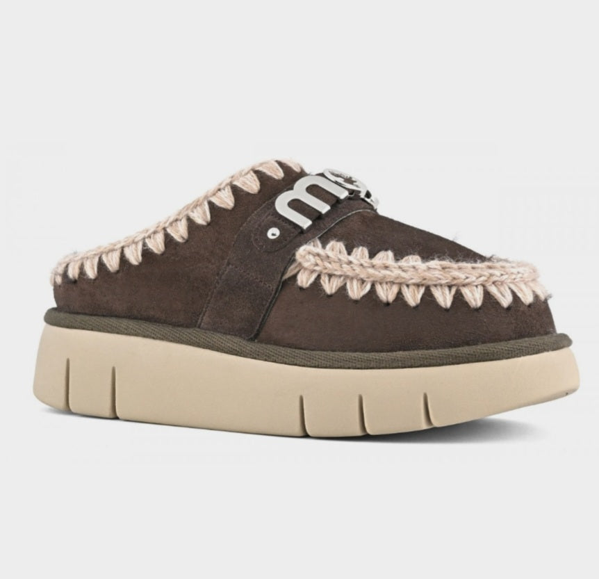 MOU Bounce clog metal logo In Mocha