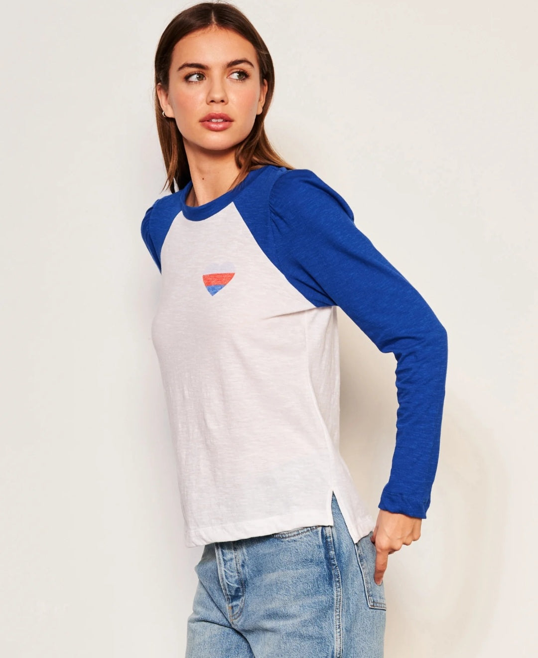 SUNDRY Heart Contrast Sleeve Tee in Symphony